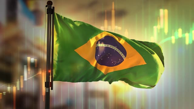 Tesouro brasileiro vê espaço para mais dívida vinculada a câmbio