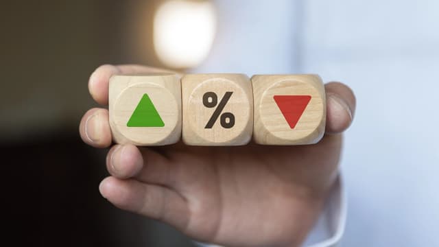 O dilema do Fed: taxas de juros altas e ao mesmo tempo baixas demais