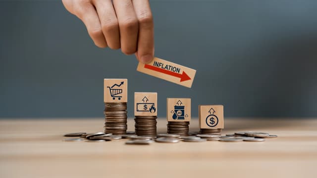 Inflação americana sai em linha com projeções e a brasileira desacelera