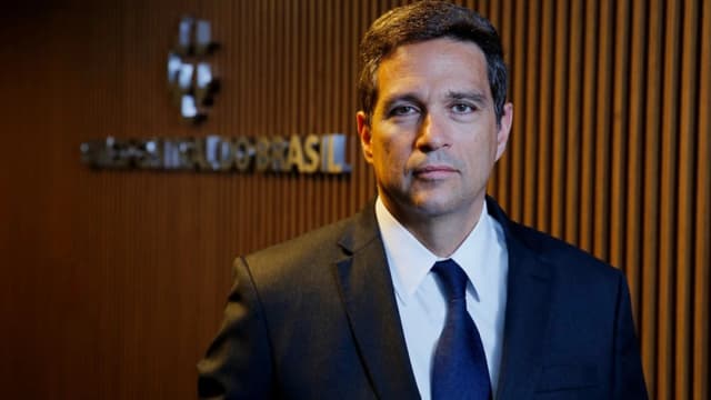“Só intervimos no mercado cambial para corrigir disfunções”, diz Campos Neto
