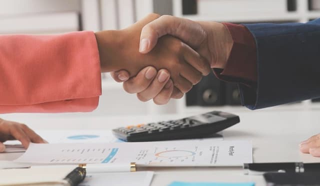 Due diligence e negociação de indenização envolvendo companhias abertas