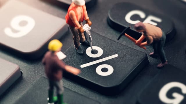 Mercado “compra” sinais do BC e vê corte menor na Selic