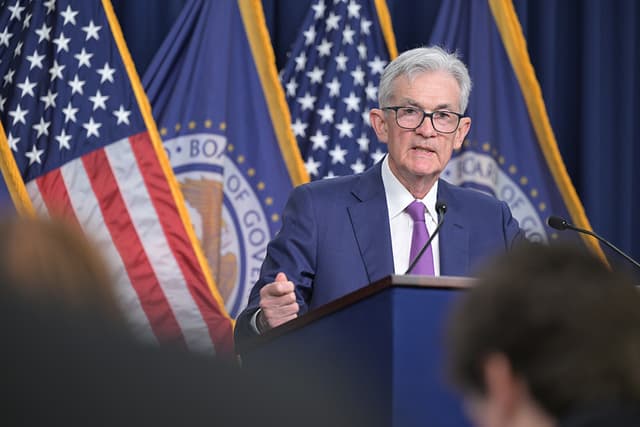 Powell reforça que Fed manterá juros no patamar atual o tempo que for necessário
