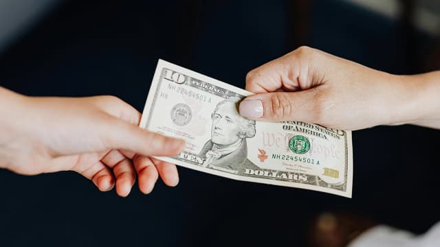 Mercado mantém Selic em 10,5% para 2024, mas volta a subir projeção para inflação e dólar