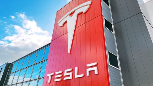 Alphabet vê receita subir no segundo trimestre, enquanto a Tesla foi impactada por vendas mais lentas