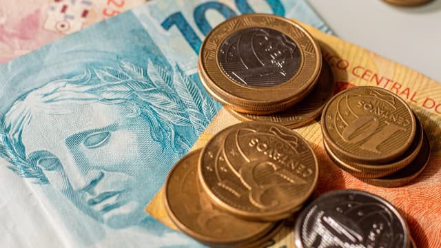 Taxas de títulos do Tesouro sobem e investidor estrangeiro aumenta participação