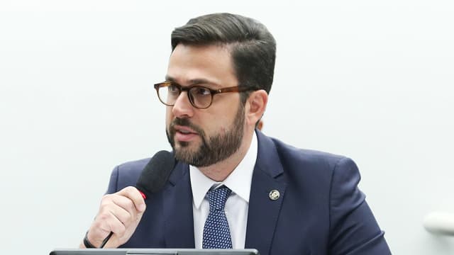 CVM lança regime que facilita registro de companhias que faturam até R$ 500 milhões