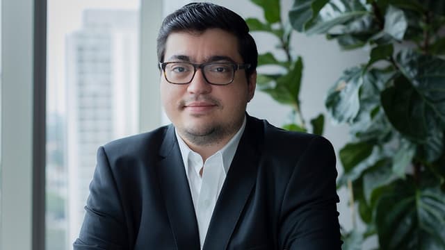 Aquém das expectativas, pacote fiscal impulsiona juros futuros e dólar