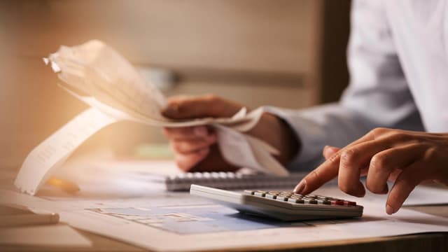IPCA acima da meta e payroll pressionam juros