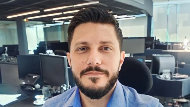 Após ajuste do mercado, dólar rompe piso de R$ 6 e vai para R$ 5,94 