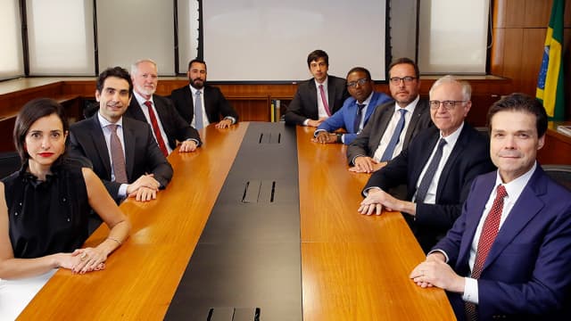 Ata do Copom prevê estouro da meta de inflação e destaca preocupação com alta de alimentos