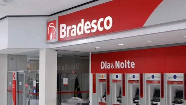 Bancos têm resultados fortes, mas ações de Bradesco e Santander seguem abaixo do nível pré-pandemia