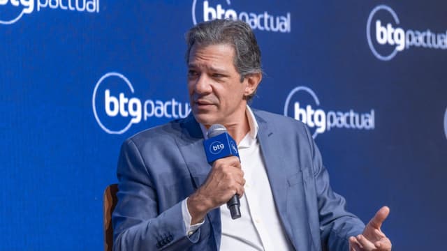 Ministro Haddad vê mercado mais tenso, “com dedo no gatilho” e defende avanços do governo