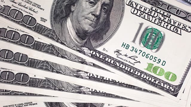 Bolsas se animam e Ibovespa fecha com ganho de 2,64%; dólar recua