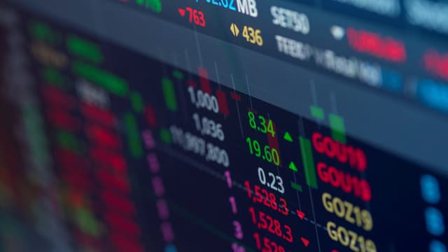 Wall Street ensaia recuperação em semana caótica; ouro e títulos alemães têm destaque