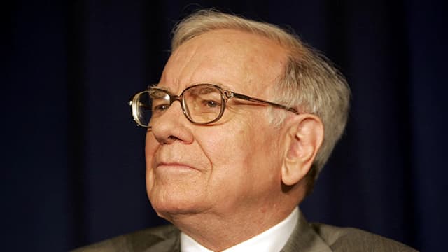 Buffett entrega a Greg Abel uma pilha gigante de dinheiro e muitas perguntas