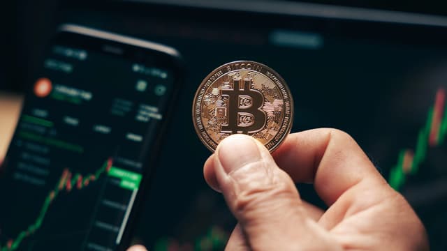 Bitcoin atinge máxima histórica e reforça fenômeno “decoupling”