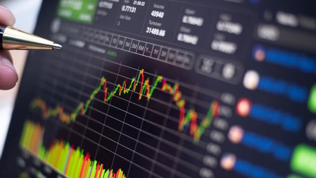 Bolsa brasileira segue em baixa após resposta do governo ao 'tarifaço'