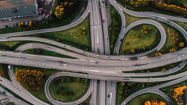 Brasil tem feito lição de casa e atrai novos investidores para infraestrutura, avaliam executivos