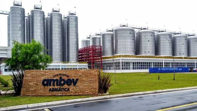 Ressaca da Ambev: companhia perde R$ 9 bi de valor de mercado, mas metanol é ruído de curto prazo