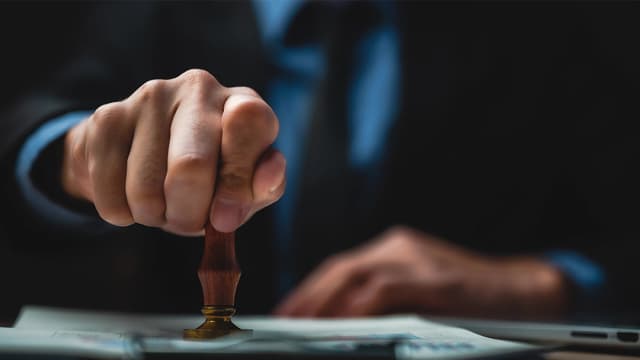 Quando o regulado decide: por que o Brasil segue um caminho único na regulação de governança