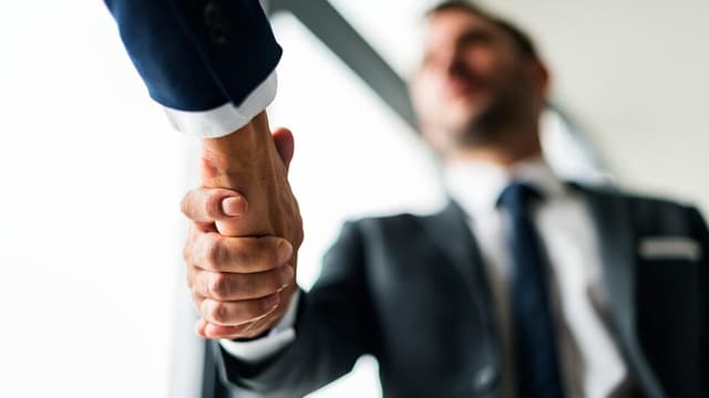 Empresas recorrem aos mercados de títulos para financiamento de M&A a preços reduzidos