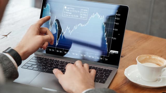 Matar formiga com bazuca: a desproporção dos modelos de M&A em startups