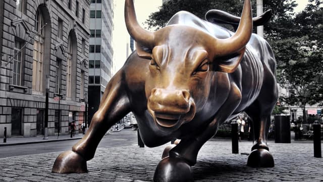 Fundos de hedge internacionais sofrem em meio à rotação impulsionada por IA