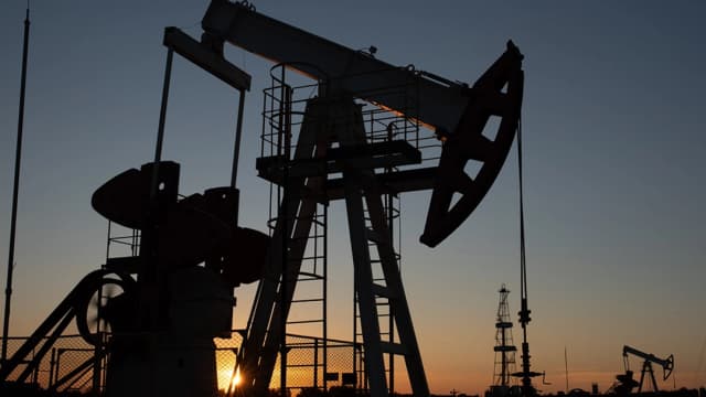 Petróleo recua para abaixo de US$ 100 com G7 avaliando liberar reservas estratégicas